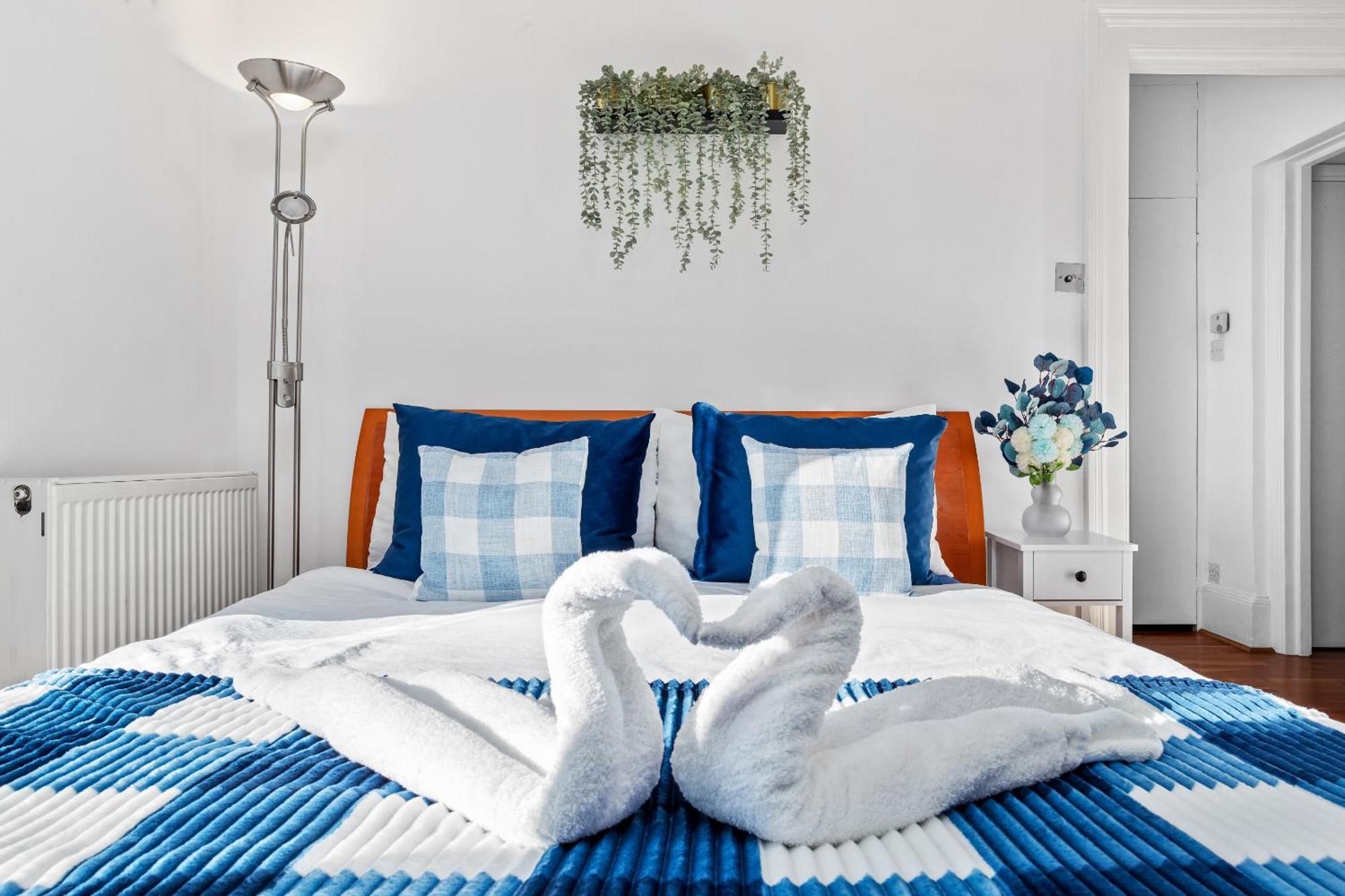 Balcony Blue Theme 1 Bedroom Central London Luxury Flat Near Hyde Park! Accommodates Up To 6! Double Sofa Bed And Next To Station! Экстерьер фото