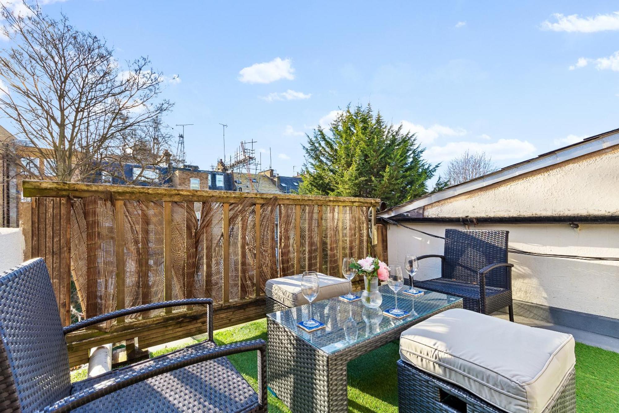 Balcony Blue Theme 1 Bedroom Central London Luxury Flat Near Hyde Park! Accommodates Up To 6! Double Sofa Bed And Next To Station! Экстерьер фото
